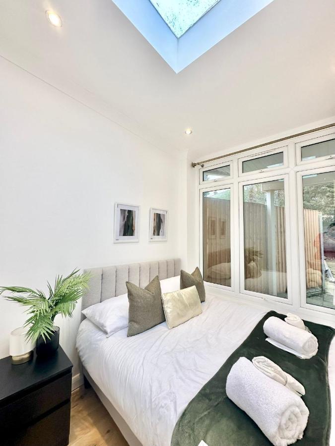 London Charm - Stylish Room In Spacious Home Extérieur photo