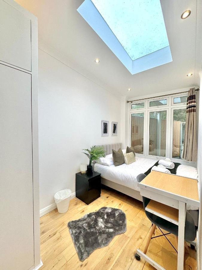 London Charm - Stylish Room In Spacious Home Extérieur photo