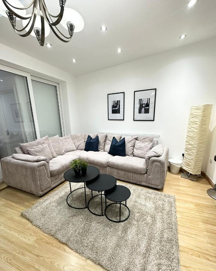 London Charm - Stylish Room In Spacious Home Extérieur photo
