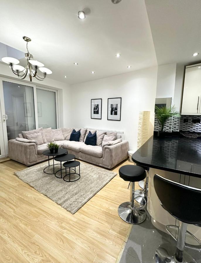 London Charm - Stylish Room In Spacious Home Extérieur photo